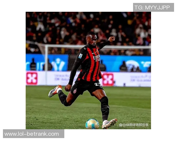 世界杯激战AC米兰与曼联平局红牌争议引发全场热议分析