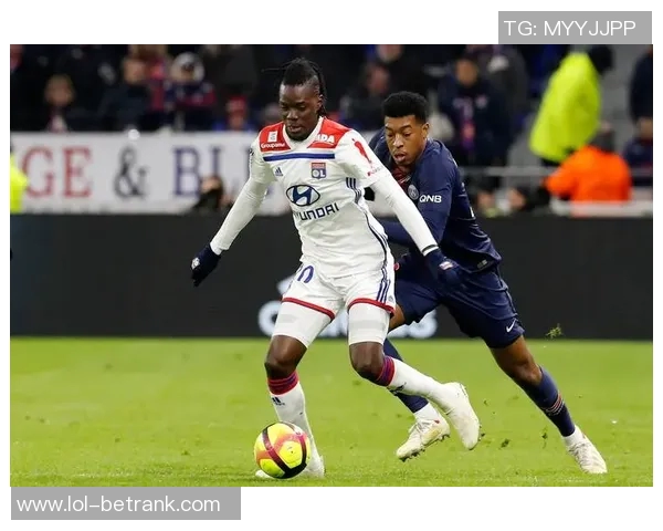 国王杯精彩对决里昂逆转巴黎圣日耳曼全场沸腾战术解析