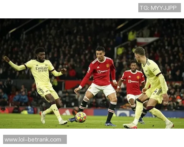 英超激战:那不勒斯险胜曼联乌龙球引发争议与全场沸腾 英超激战:那不勒斯险胜曼联乌龙球引发争议与全场沸腾