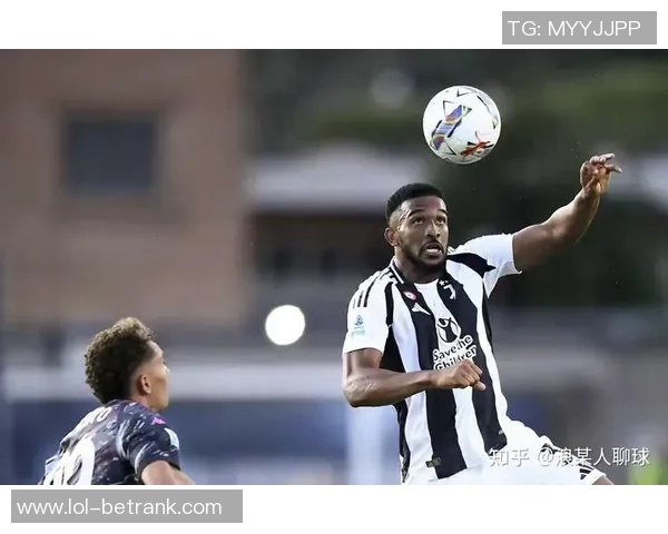 中超激战巴萨逆转本菲卡红牌事件引发全场热议与争议 中超激战巴萨逆转本菲卡红牌事件引发全场热议与争议