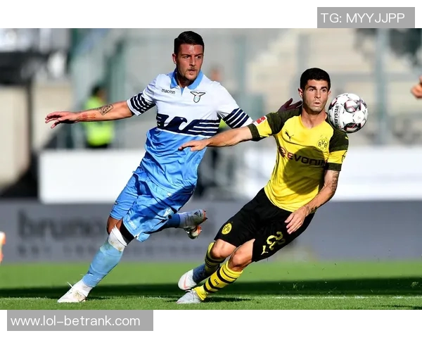 友谊赛精彩对决巴黎圣日耳曼与多特蒙德战平红牌事件引发全场热议