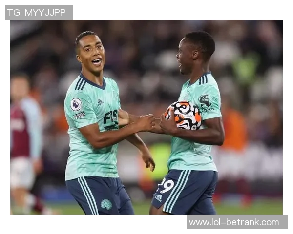 国王杯激战波尔图与曼城互交白卷红牌事件引发全场热议 国王杯激战波尔图与曼城互交白卷红牌事件引发全场热议