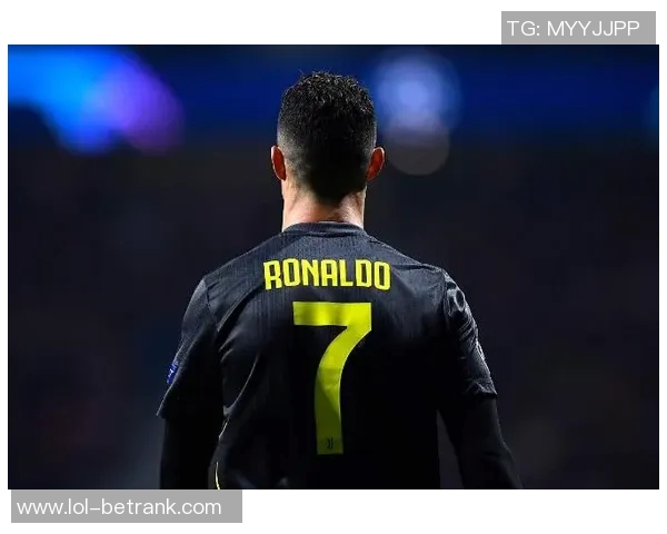 意甲激战马竞逆转波尔图绝杀时刻点燃全场激情 意甲激战马竞逆转波尔图绝杀时刻点燃全场激情