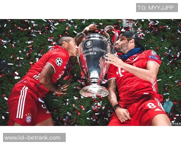 欧冠激战:多特蒙德与拜仁鏖战平局红牌事件引发全场热议与战术分析 欧冠激战:多特蒙德与拜仁鏖战平局红牌事件引发全场热议与战术分析