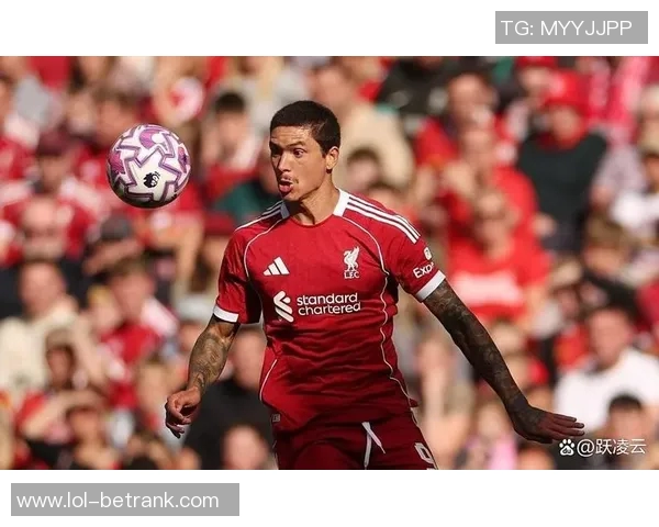 西甲赛场惊现冷门利物浦狂胜曼联四球乌龙引发全场沸腾 西甲赛场惊现冷门利物浦狂胜曼联四球乌龙引发全场沸腾