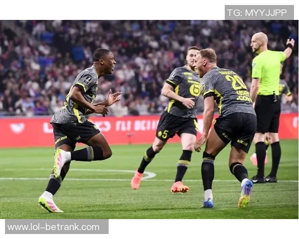 欧联杯精彩对决AC米兰狂胜曼城四球神扑瞬间引发全场沸腾