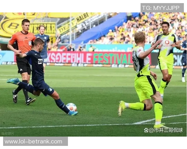 德甲激战阿森纳惊险逆转拜仁补时绝杀引发争议判罚全场沸腾